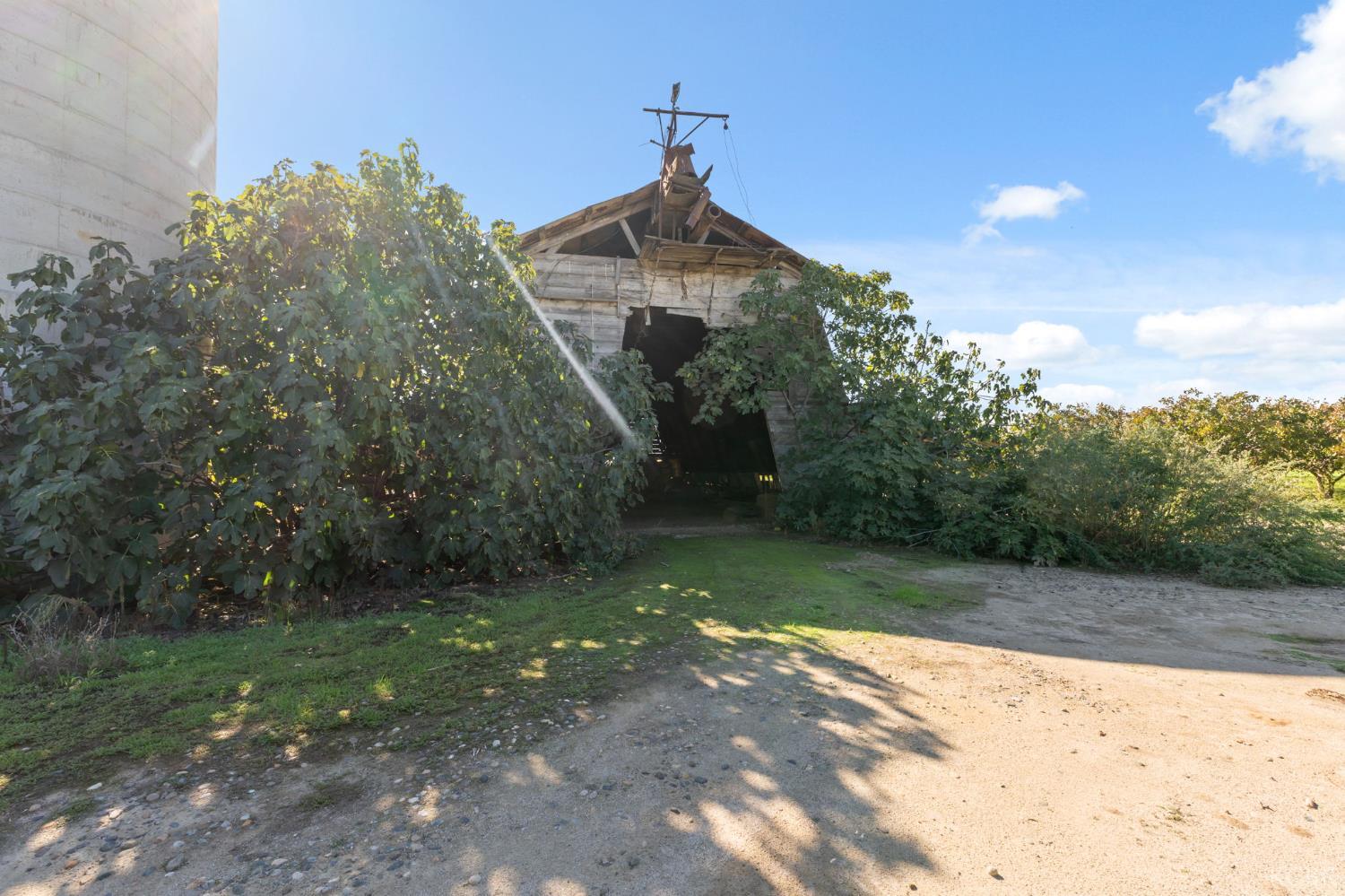 15502 10th Ave, Hanford, CA 93230