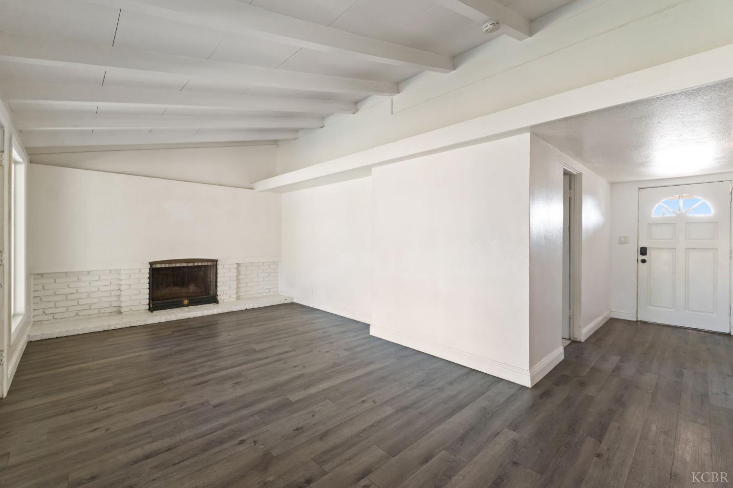 1004 E Myrtle St, Hanford, CA 93230