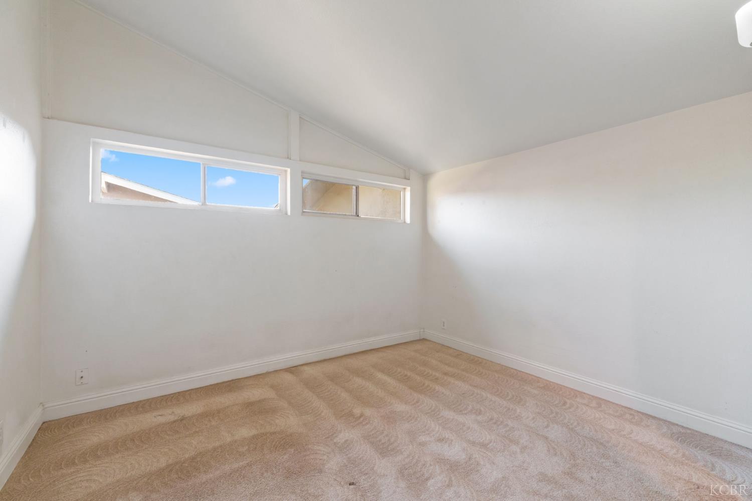 1004 E Myrtle St, Hanford, CA 93230