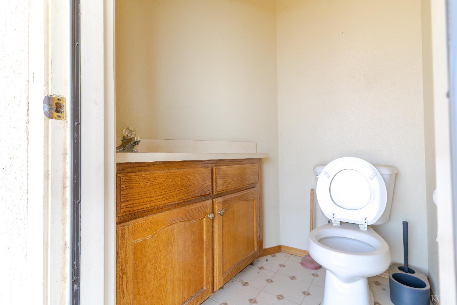 11249 Houston Ave, Hanford, CA 93230