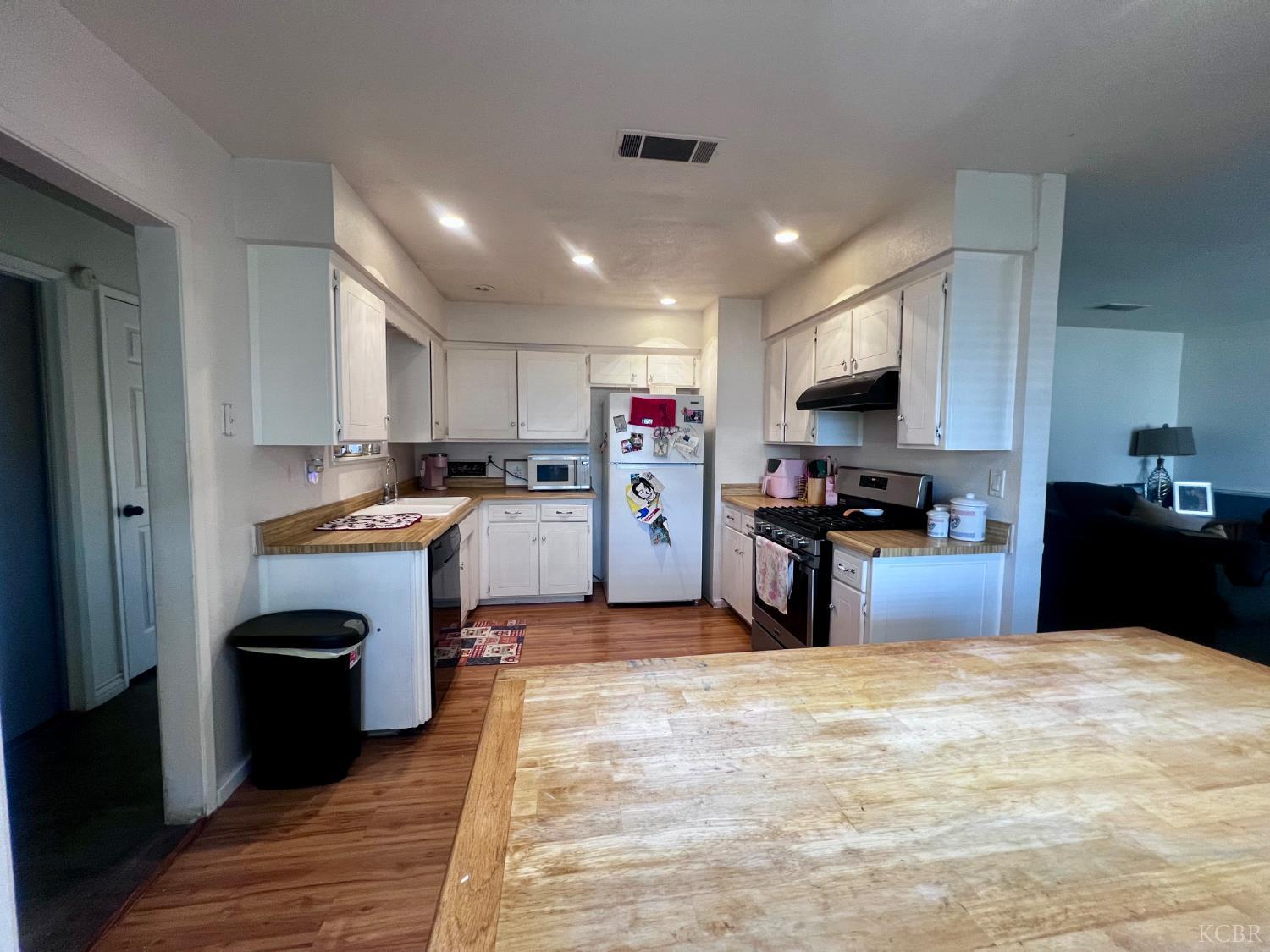 1239 Chittenden Ave, Corcoran, CA 93212