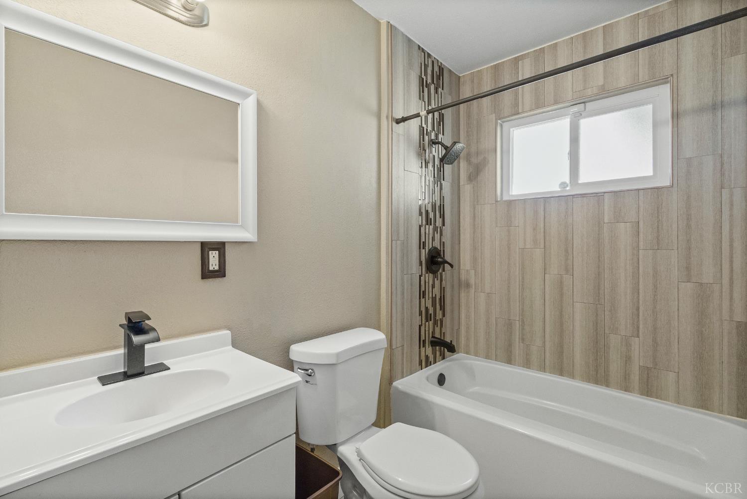 18213 SW Iowa Avenue, Lemoore, CA 93245