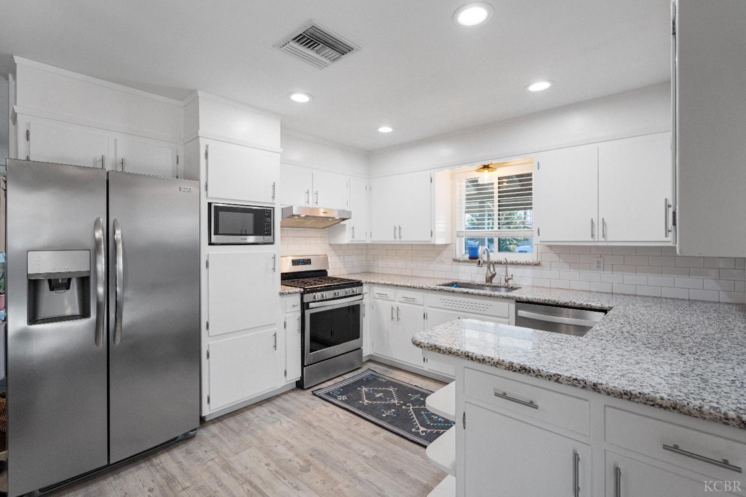 1916 N Burl Dr, Hanford, CA 93230