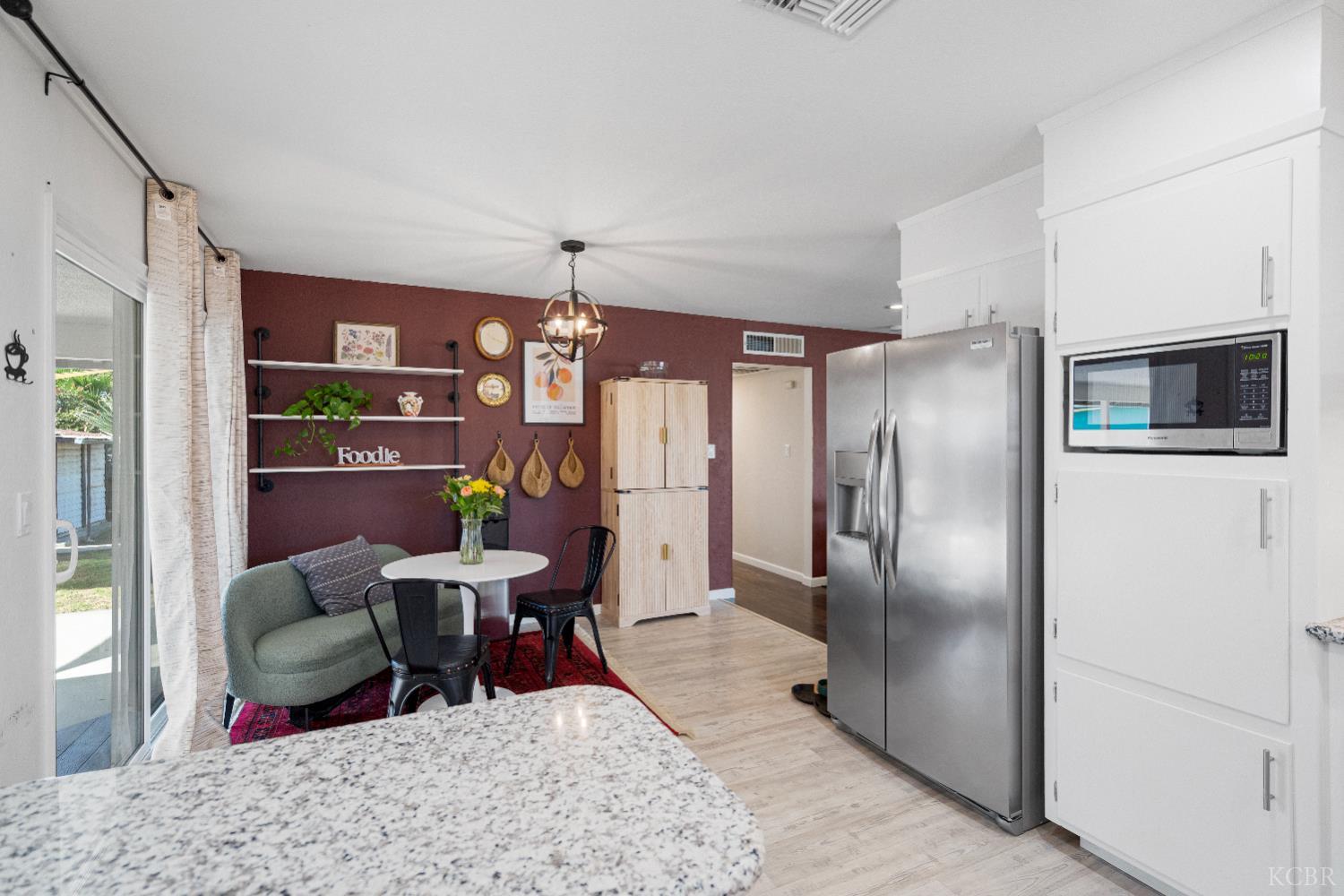 1916 N Burl Dr, Hanford, CA 93230