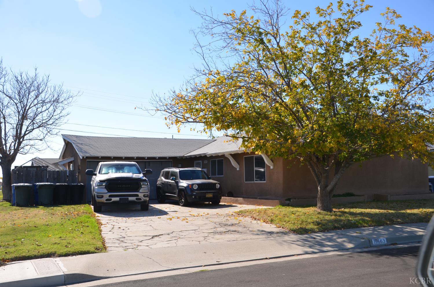 19663 Royal Ln, Lemoore, CA 93245