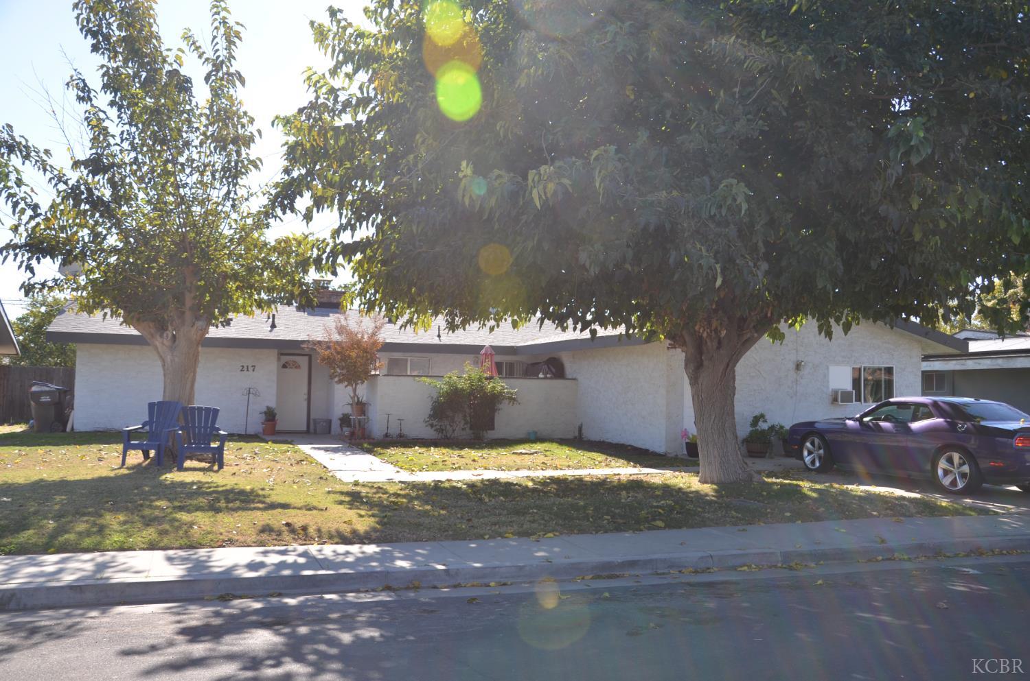 217 W Hazelwood Dr, Lemoore, CA 93245