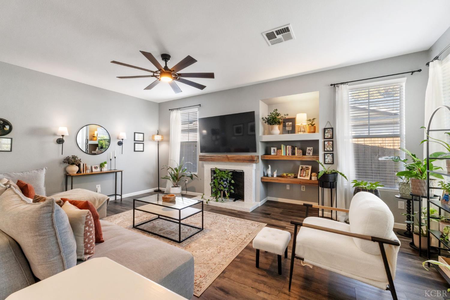 711 N Sacramento St, Tulare, CA 93274