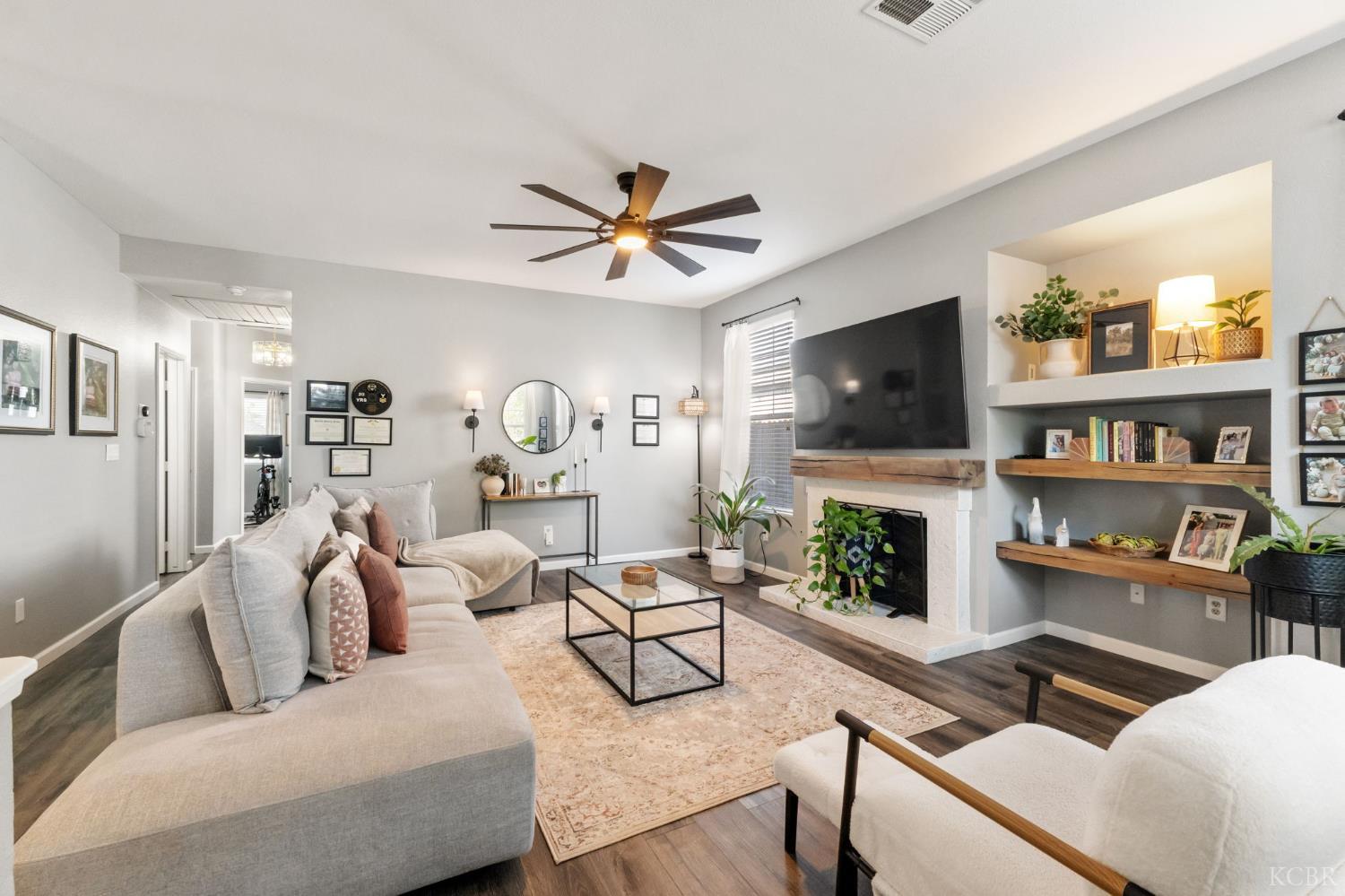 711 N Sacramento St, Tulare, CA 93274