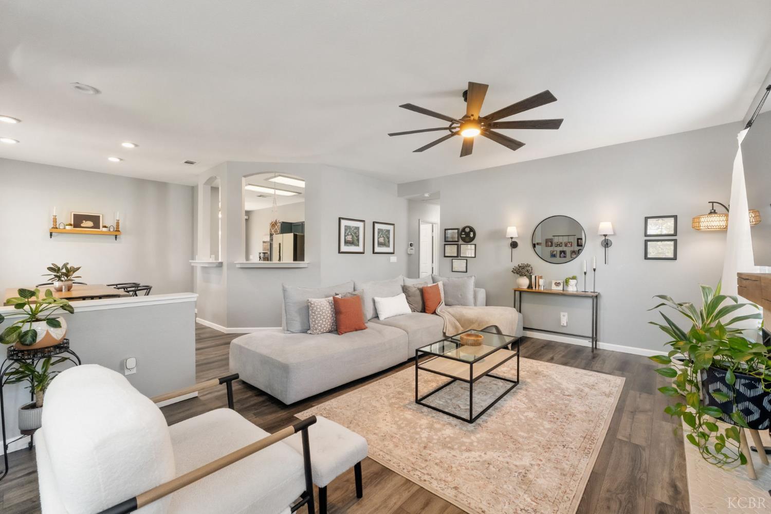 711 N Sacramento St, Tulare, CA 93274