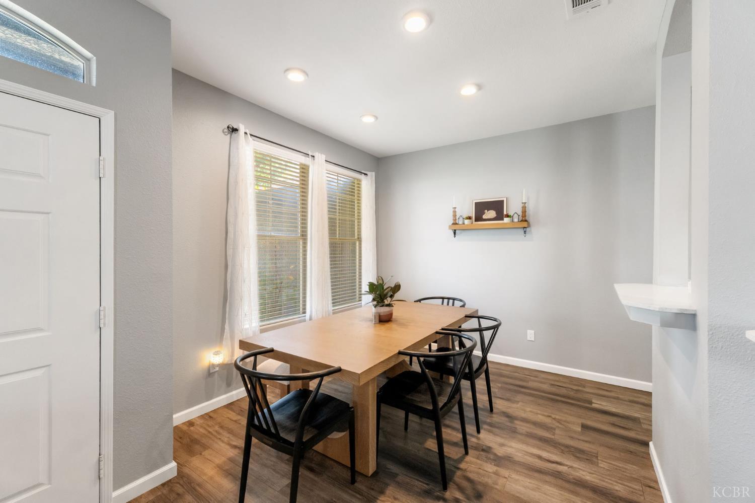 711 N Sacramento St, Tulare, CA 93274