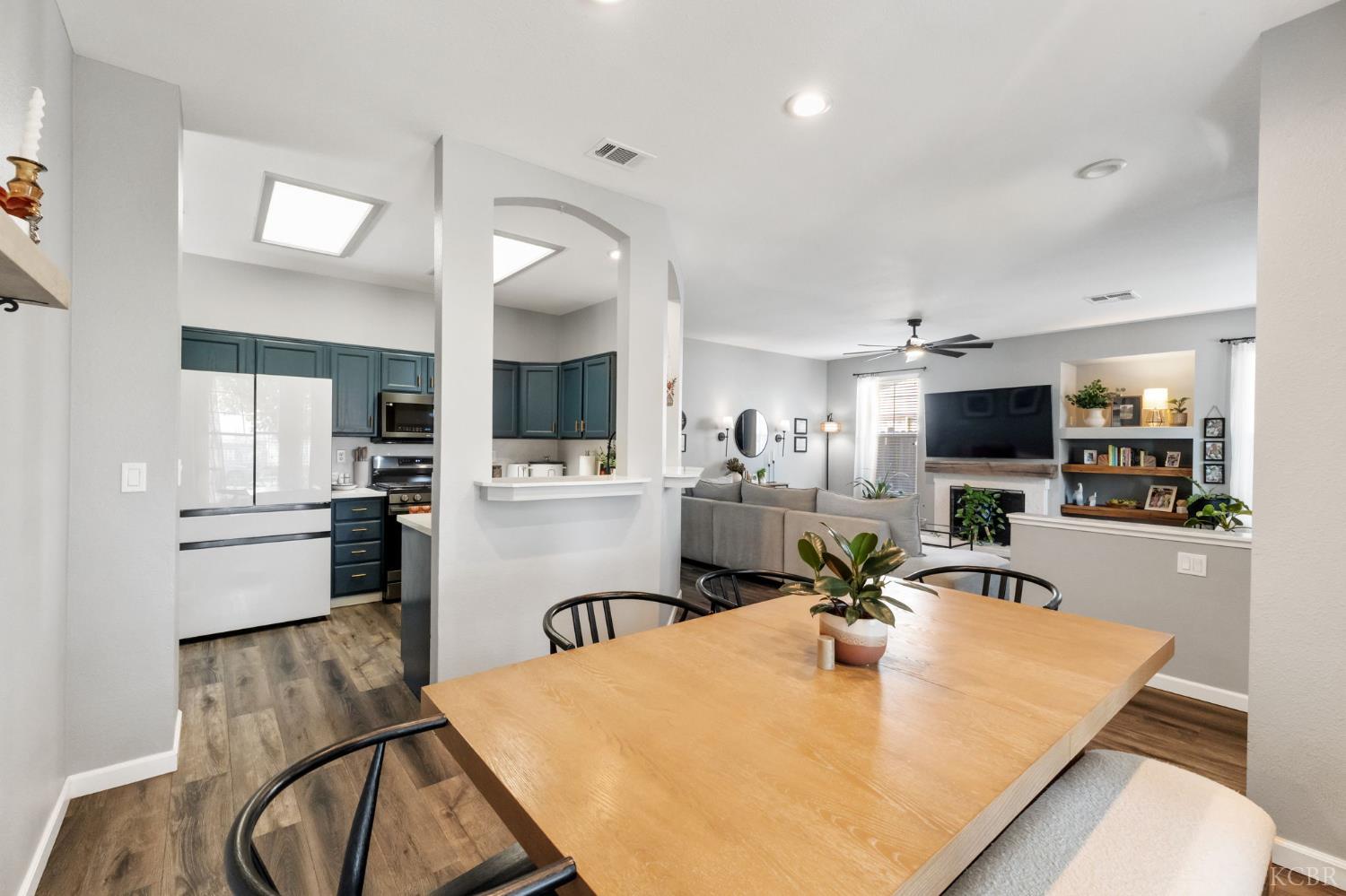 711 N Sacramento St, Tulare, CA 93274