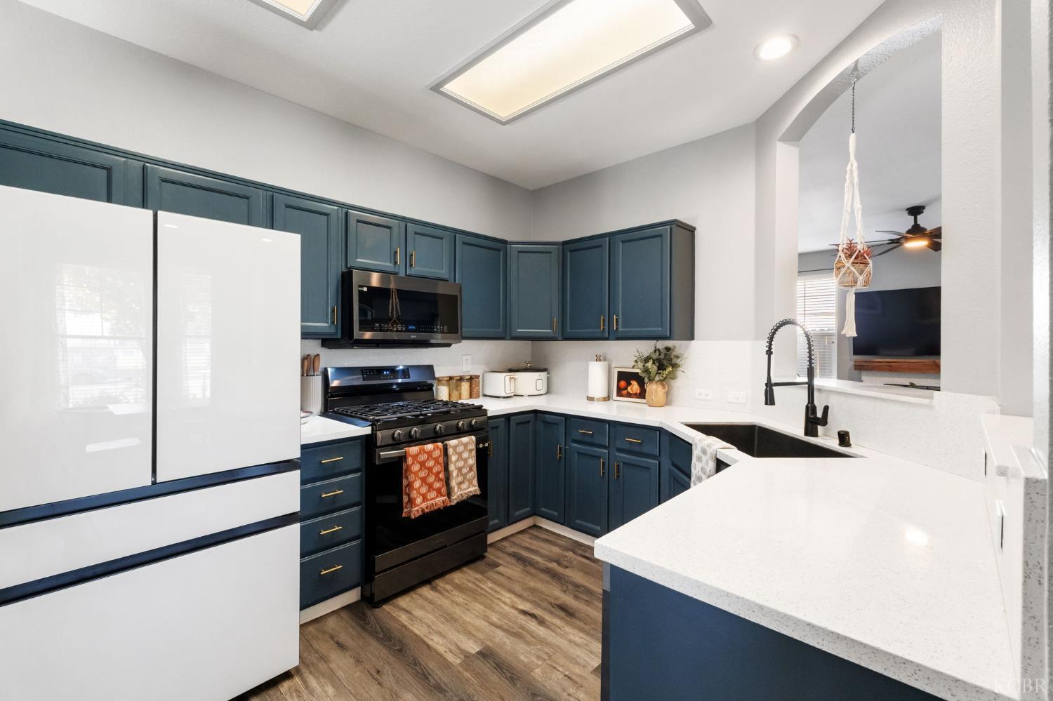 711 N Sacramento St, Tulare, CA 93274