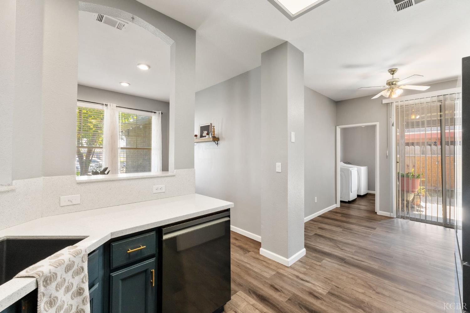 711 N Sacramento St, Tulare, CA 93274