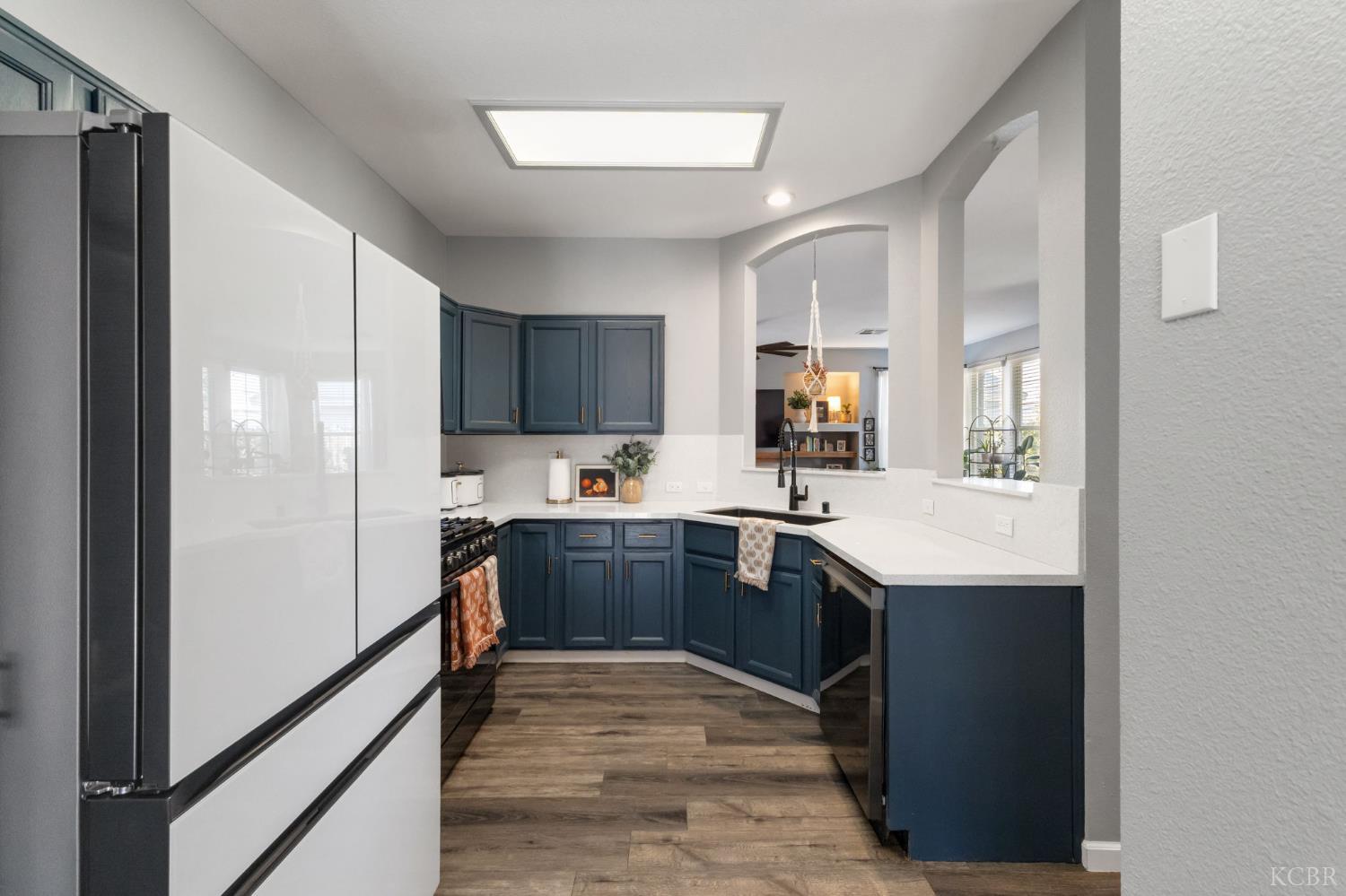 711 N Sacramento St, Tulare, CA 93274