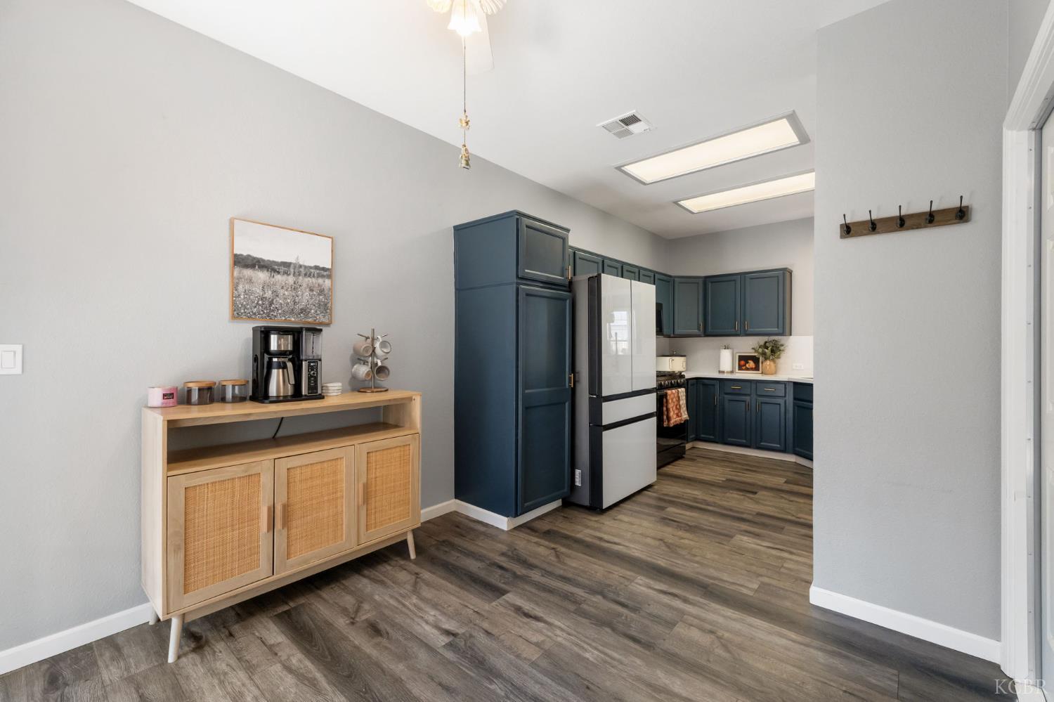 711 N Sacramento St, Tulare, CA 93274