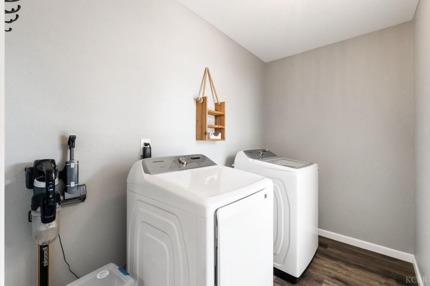 711 N Sacramento St, Tulare, CA 93274