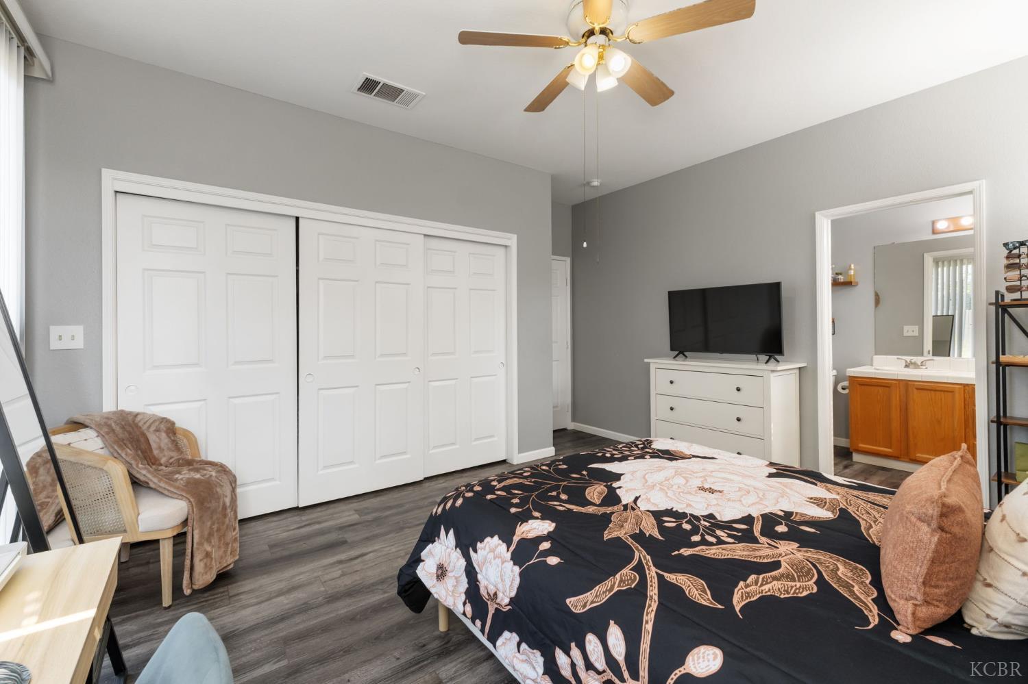 711 N Sacramento St, Tulare, CA 93274