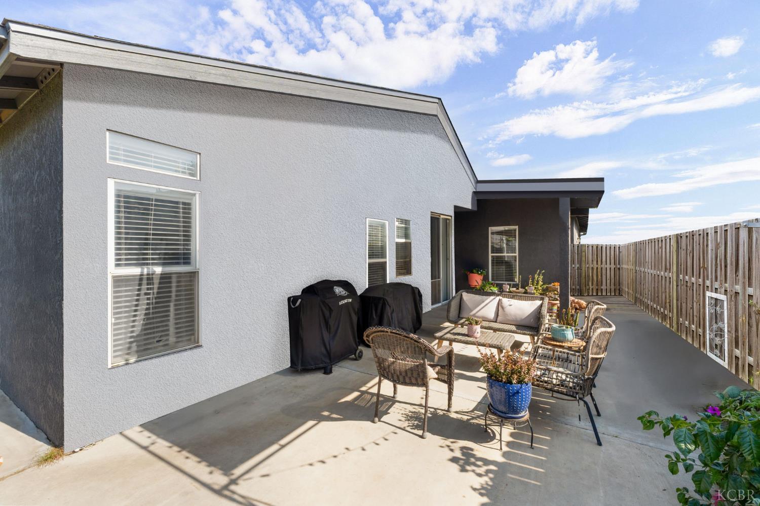 711 N Sacramento St, Tulare, CA 93274