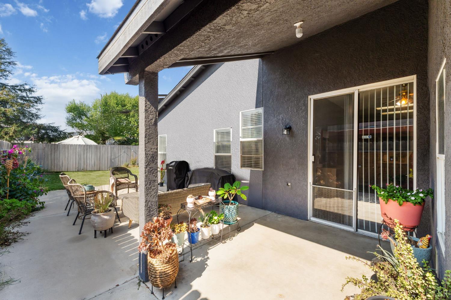 711 N Sacramento St, Tulare, CA 93274