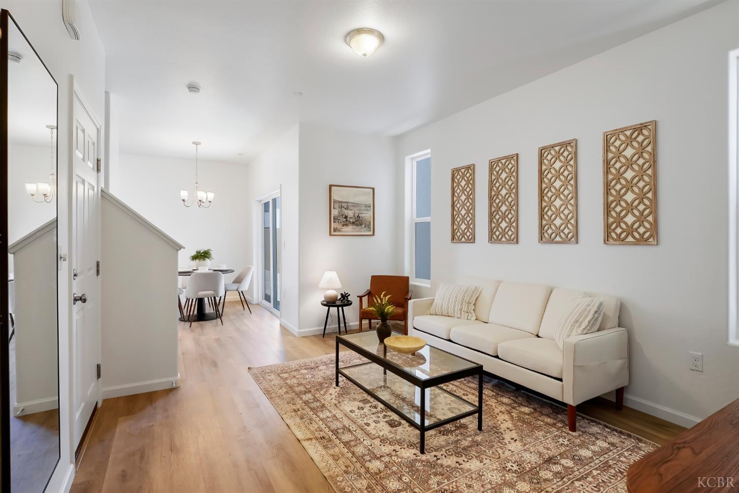 1057 Buena Vista Ln, Hanford, CA 93230