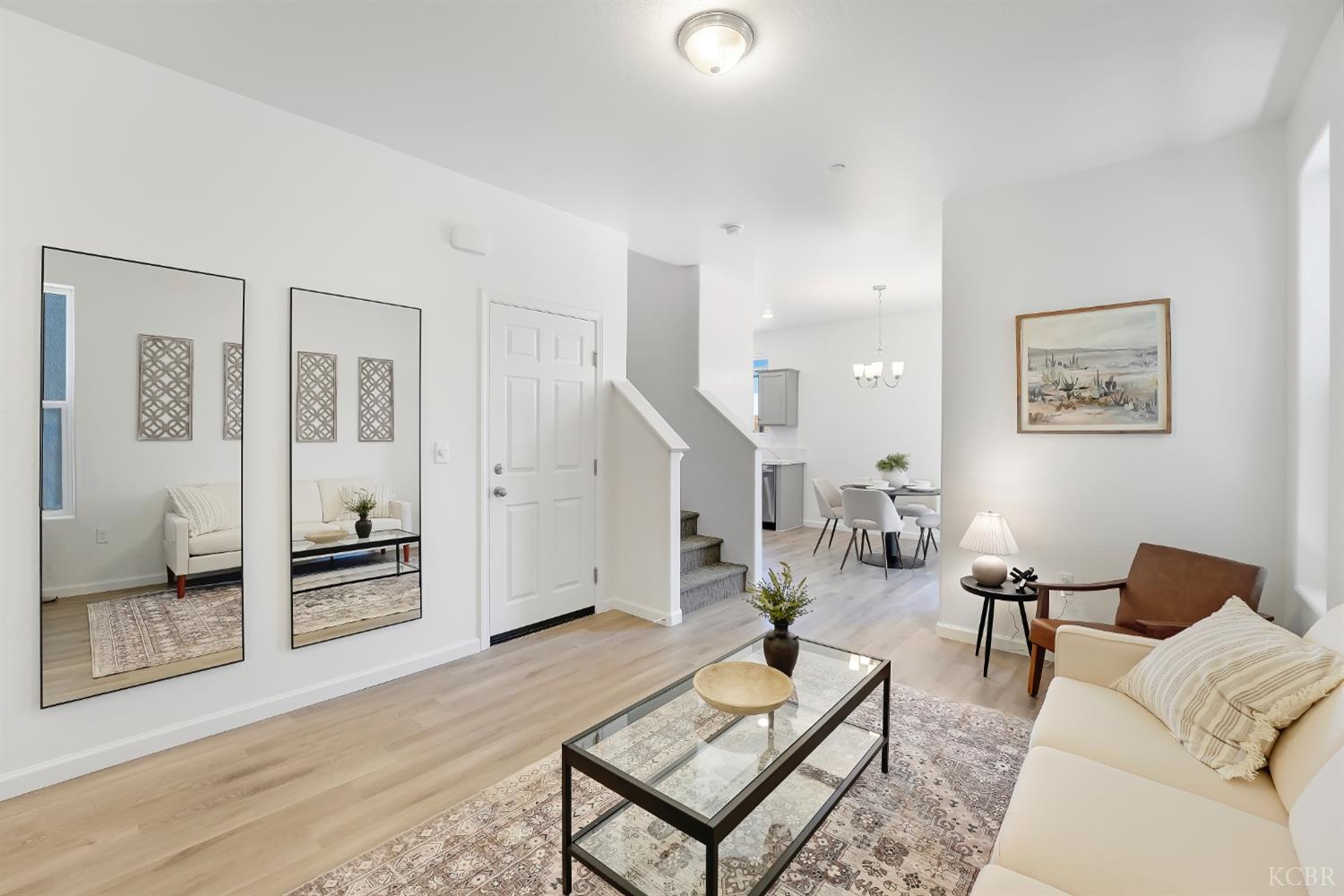 1057 Buena Vista Ln, Hanford, CA 93230