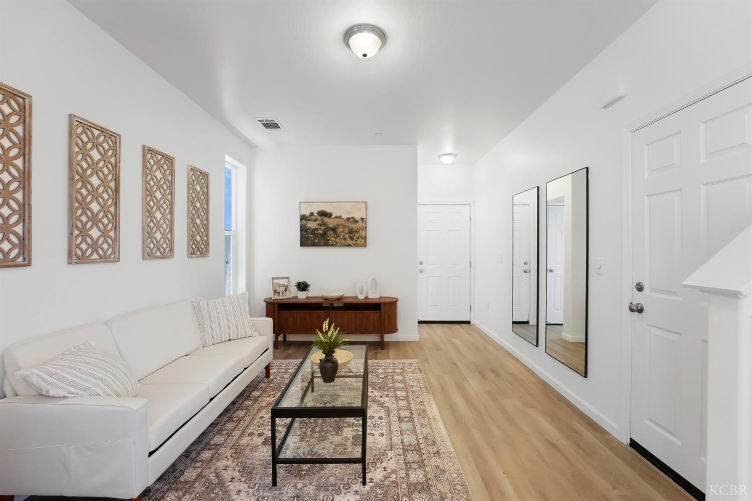 1057 Buena Vista Ln, Hanford, CA 93230