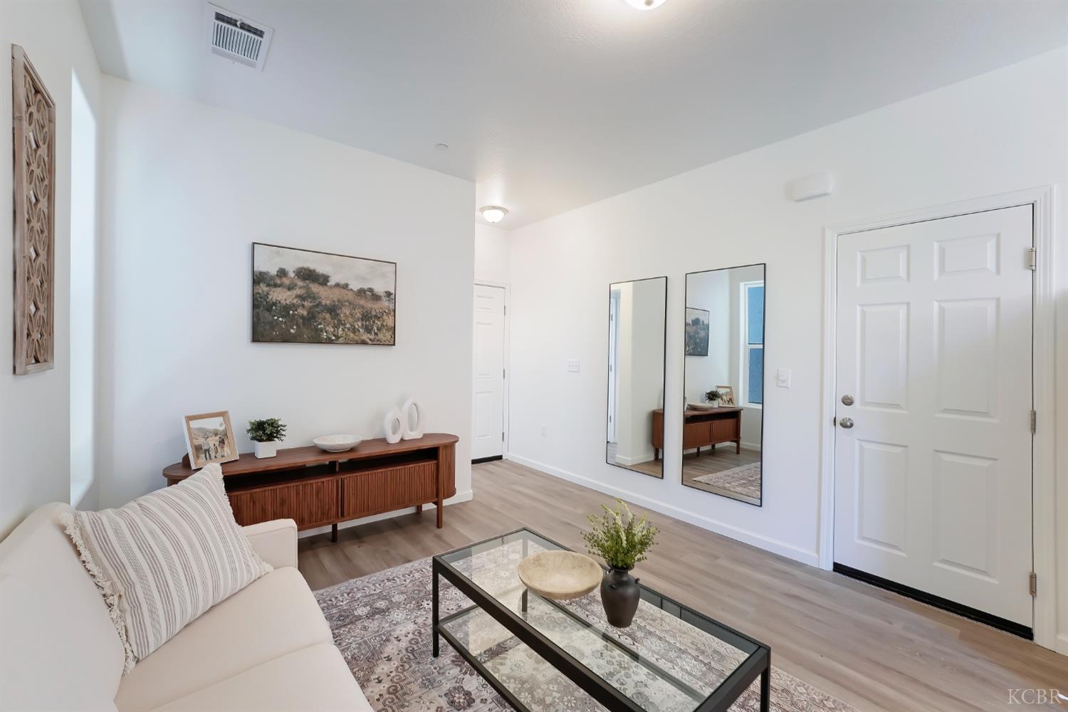 1057 Buena Vista Ln, Hanford, CA 93230