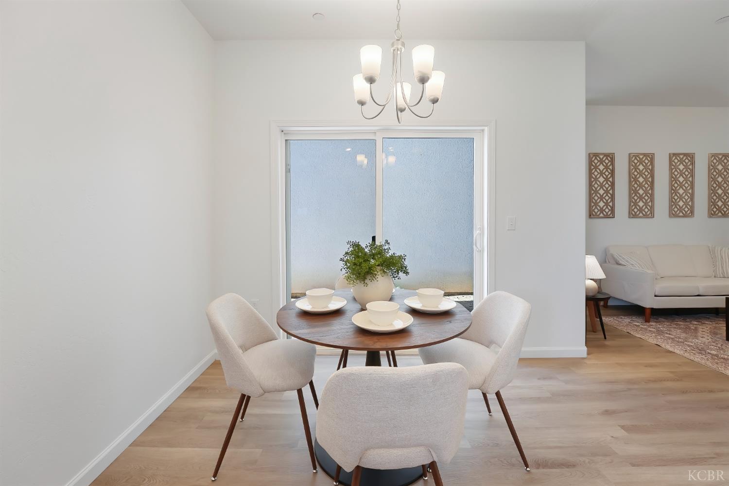 1057 Buena Vista Ln, Hanford, CA 93230