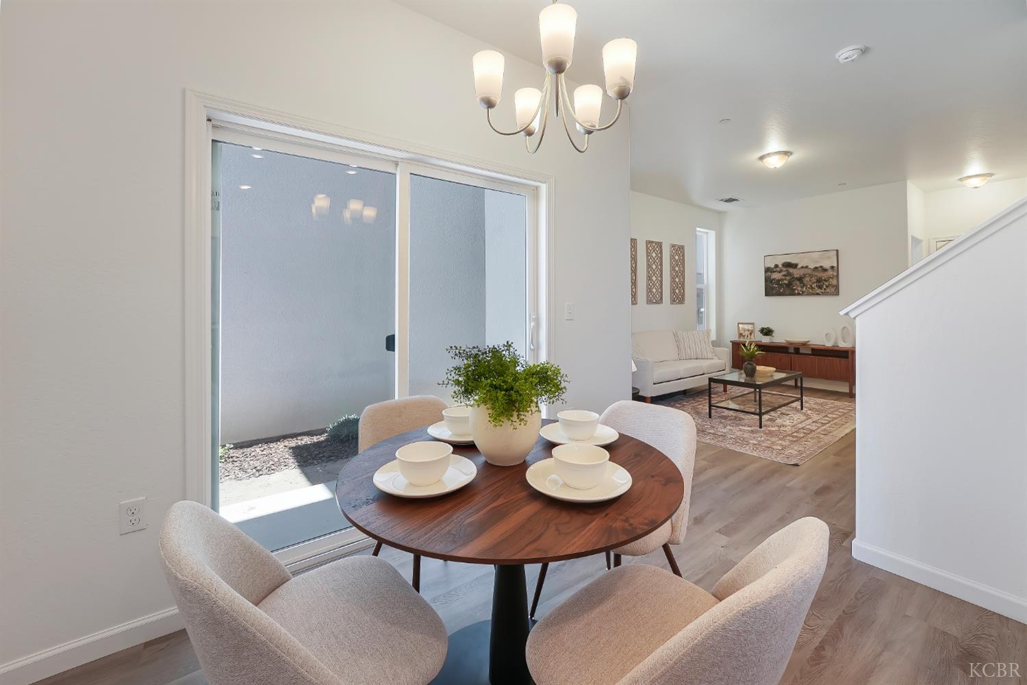 1057 Buena Vista Ln, Hanford, CA 93230