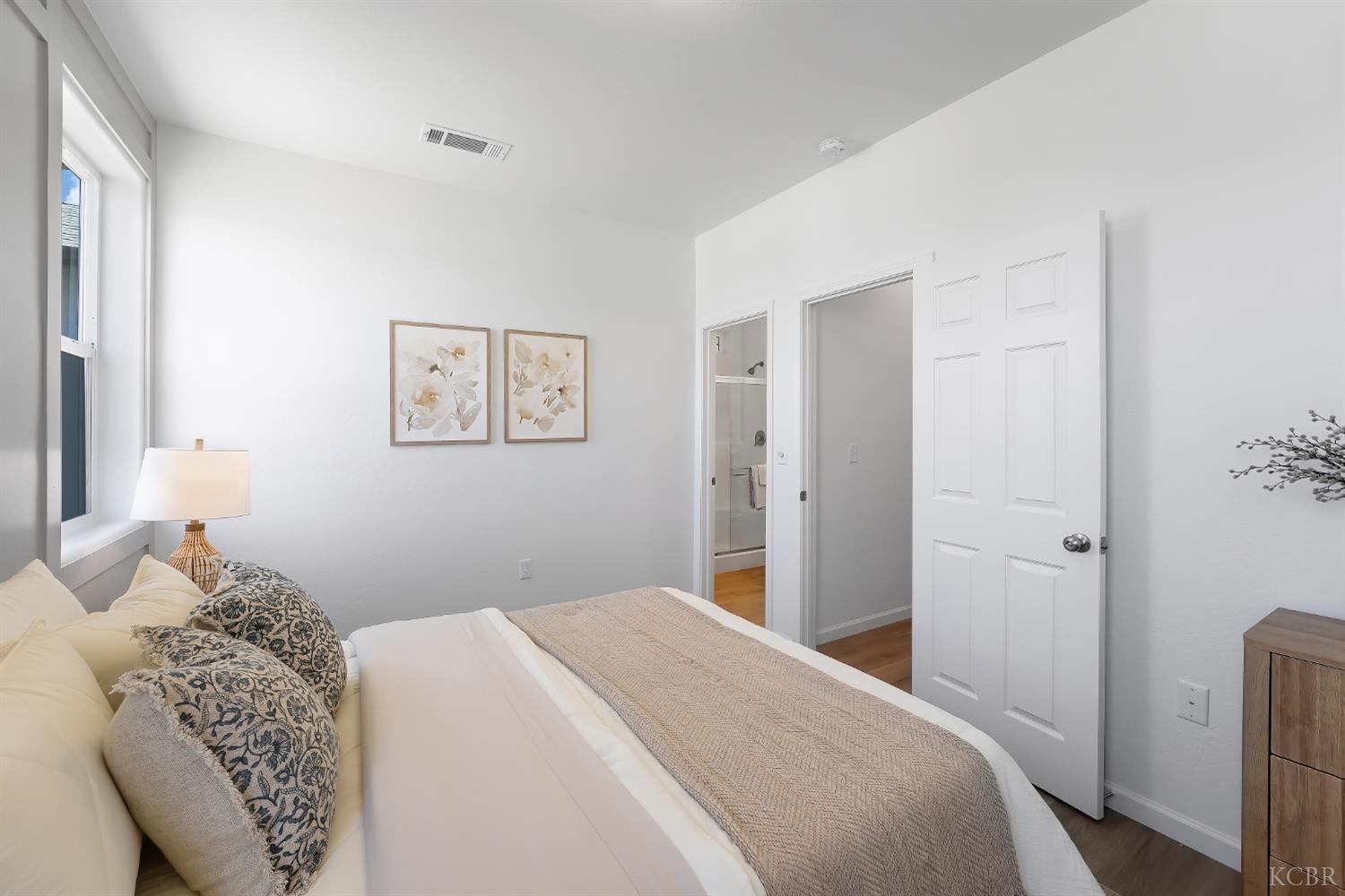 1057 Buena Vista Ln, Hanford, CA 93230