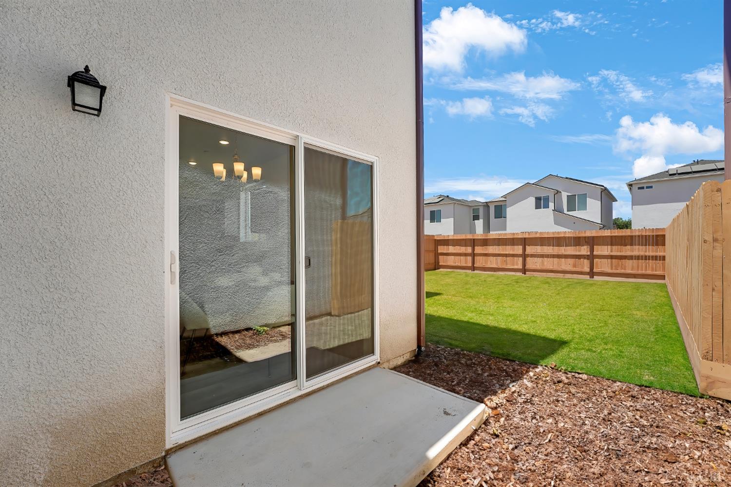 1057 Buena Vista Ln, Hanford, CA 93230