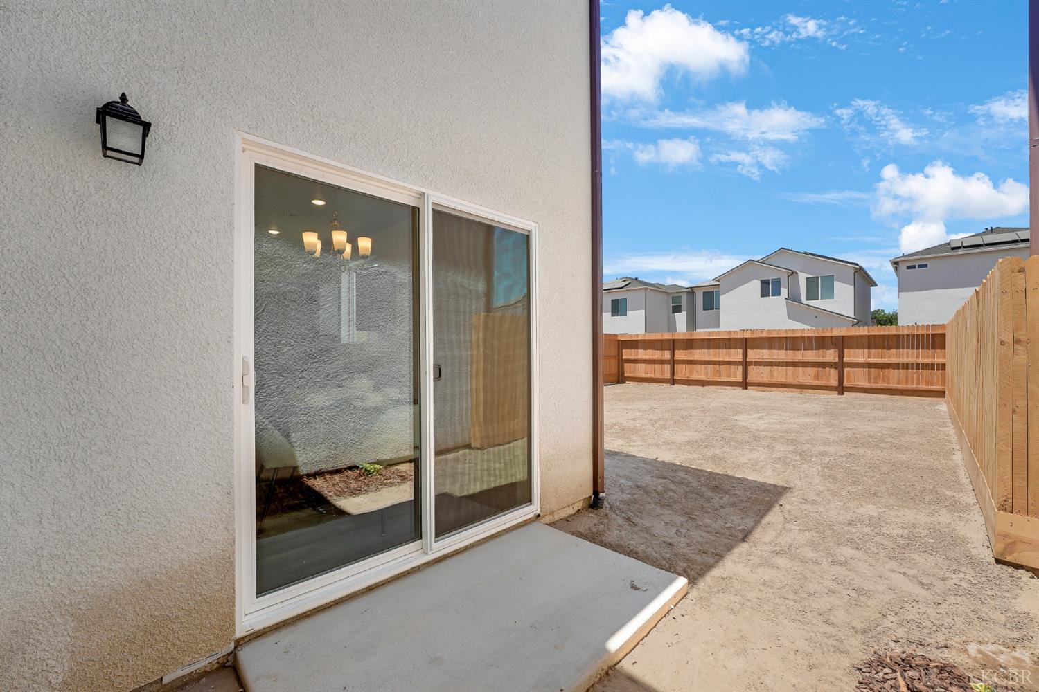 1057 Buena Vista Ln, Hanford, CA 93230