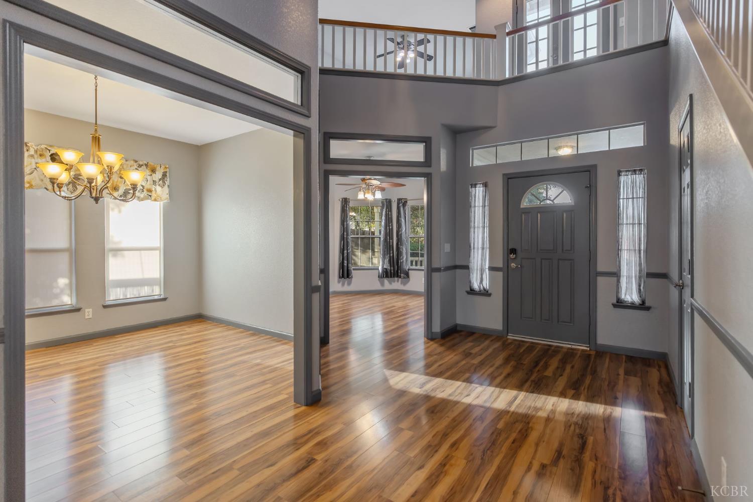 927 W Saffron St, Hanford, CA 93230