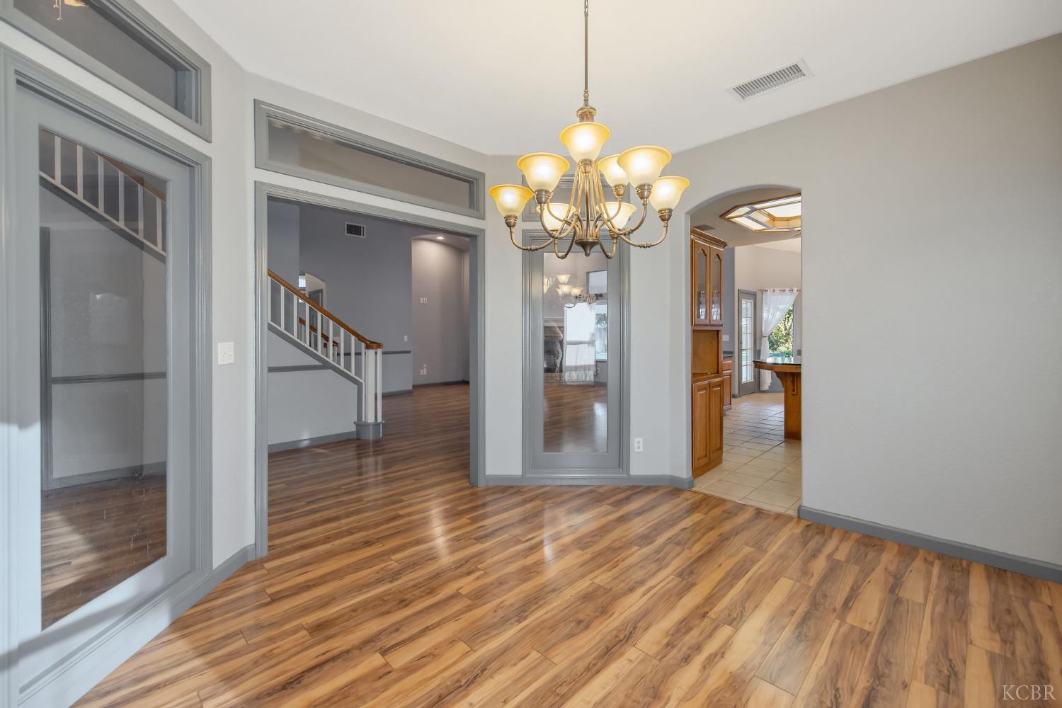 927 W Saffron St, Hanford, CA 93230