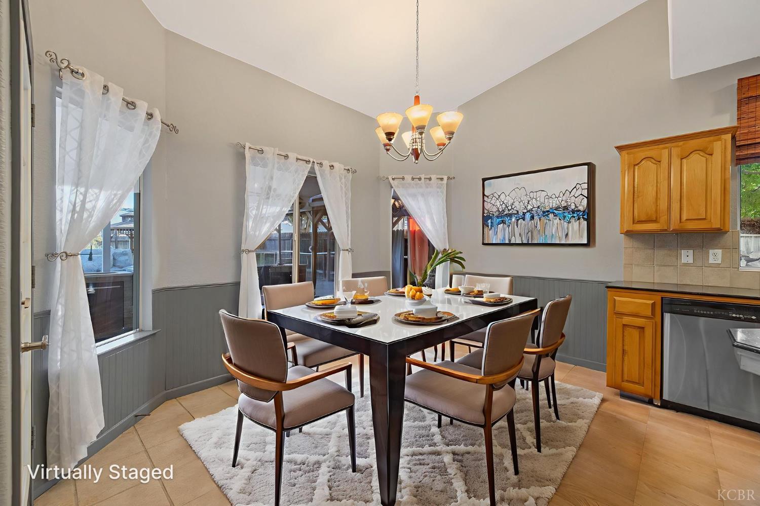 927 W Saffron St, Hanford, CA 93230