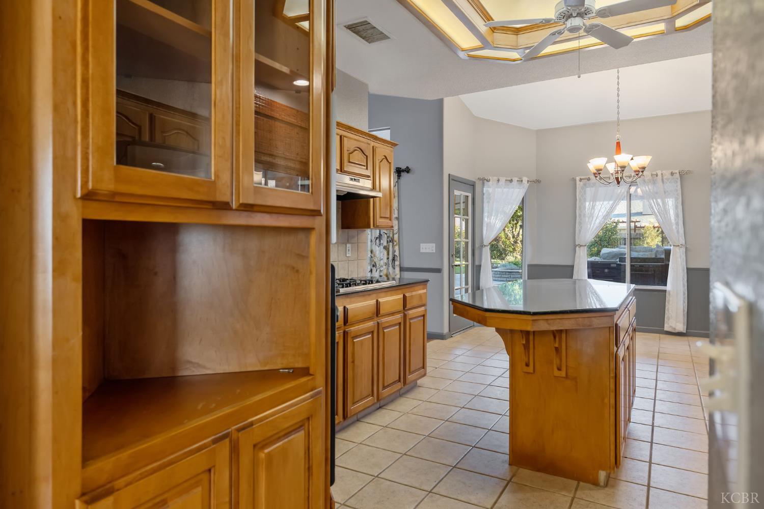 927 W Saffron St, Hanford, CA 93230