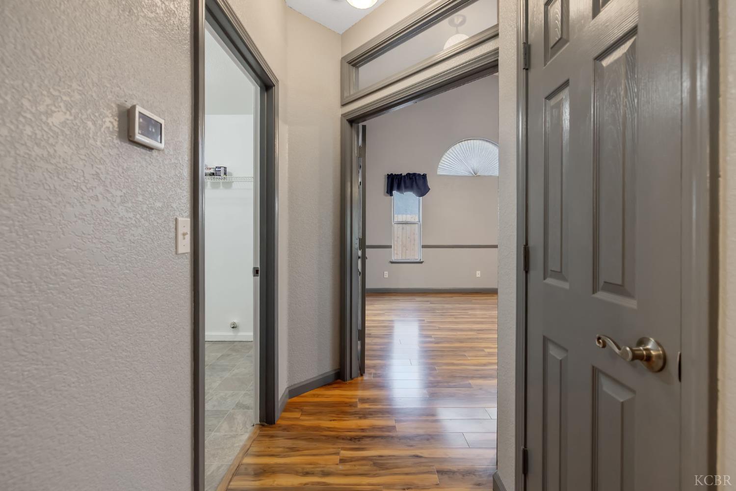 927 W Saffron St, Hanford, CA 93230