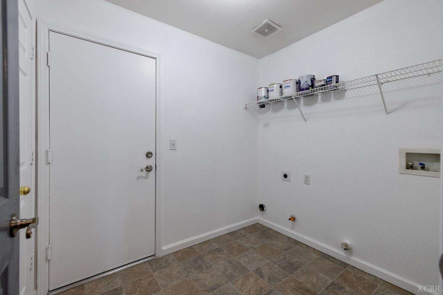 927 W Saffron St, Hanford, CA 93230