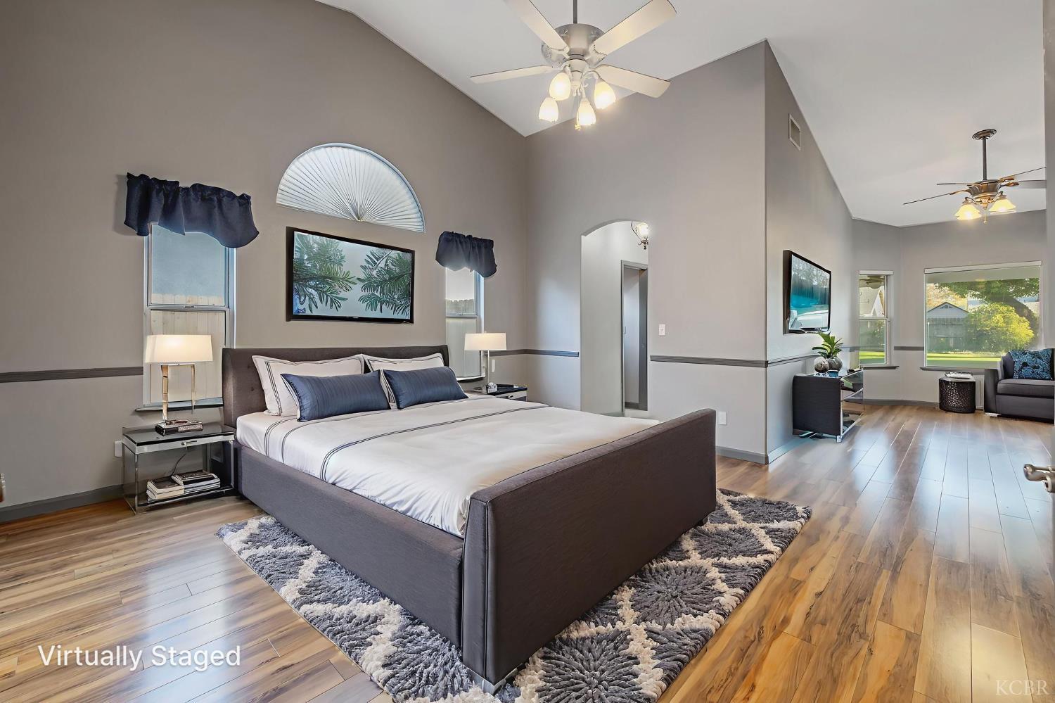 927 W Saffron St, Hanford, CA 93230