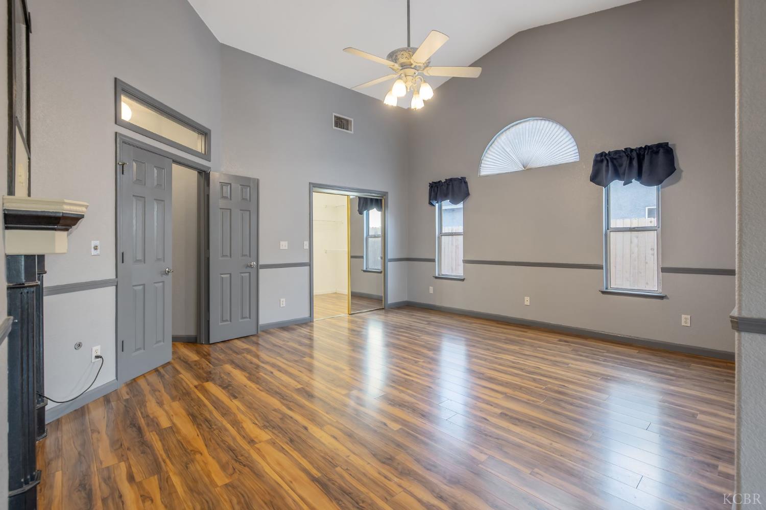 927 W Saffron St, Hanford, CA 93230