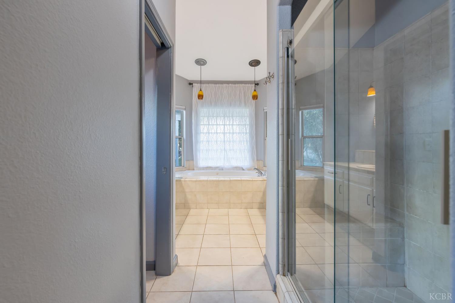 927 W Saffron St, Hanford, CA 93230