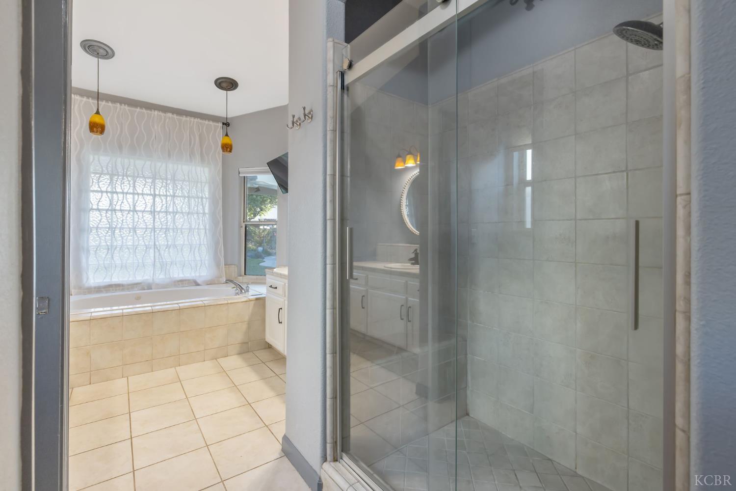 927 W Saffron St, Hanford, CA 93230