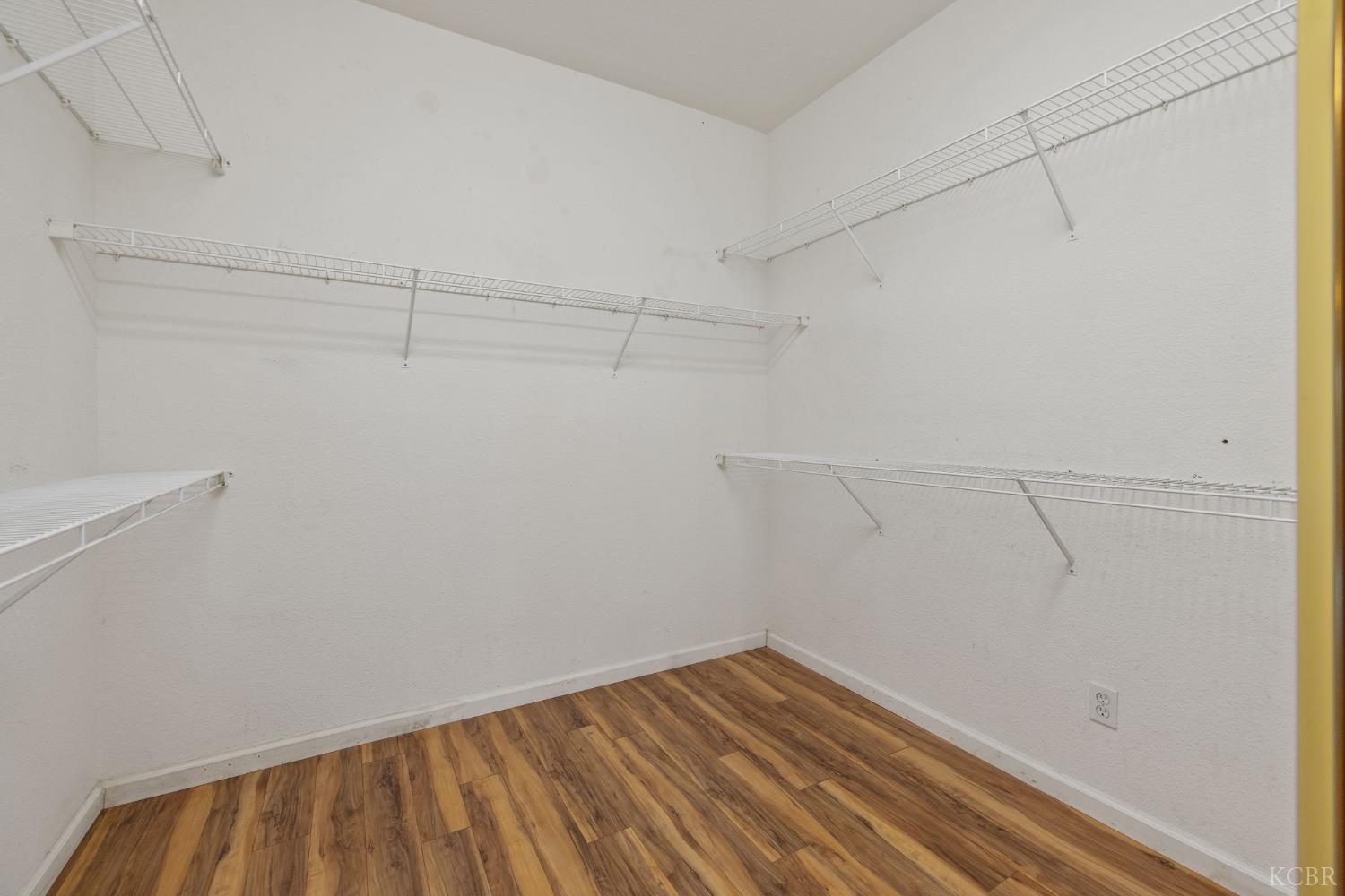 927 W Saffron St, Hanford, CA 93230