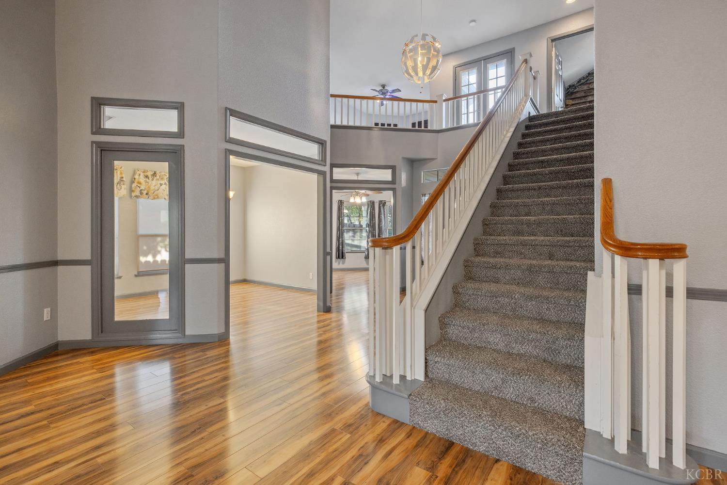 927 W Saffron St, Hanford, CA 93230