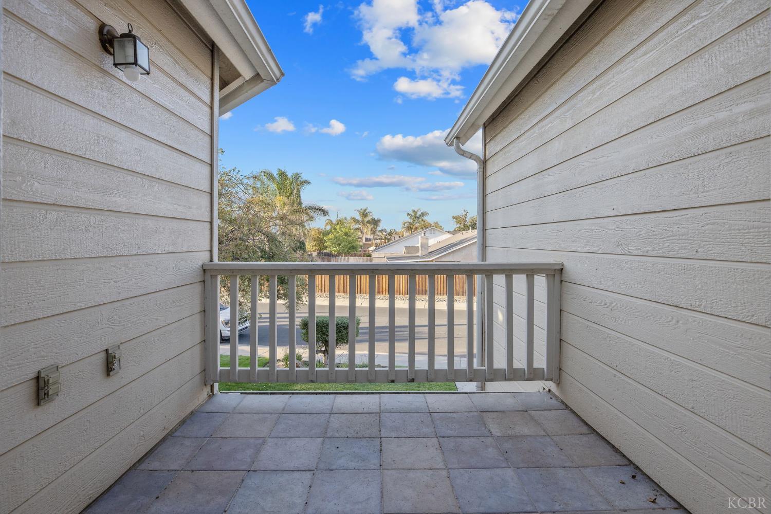 927 W Saffron St, Hanford, CA 93230