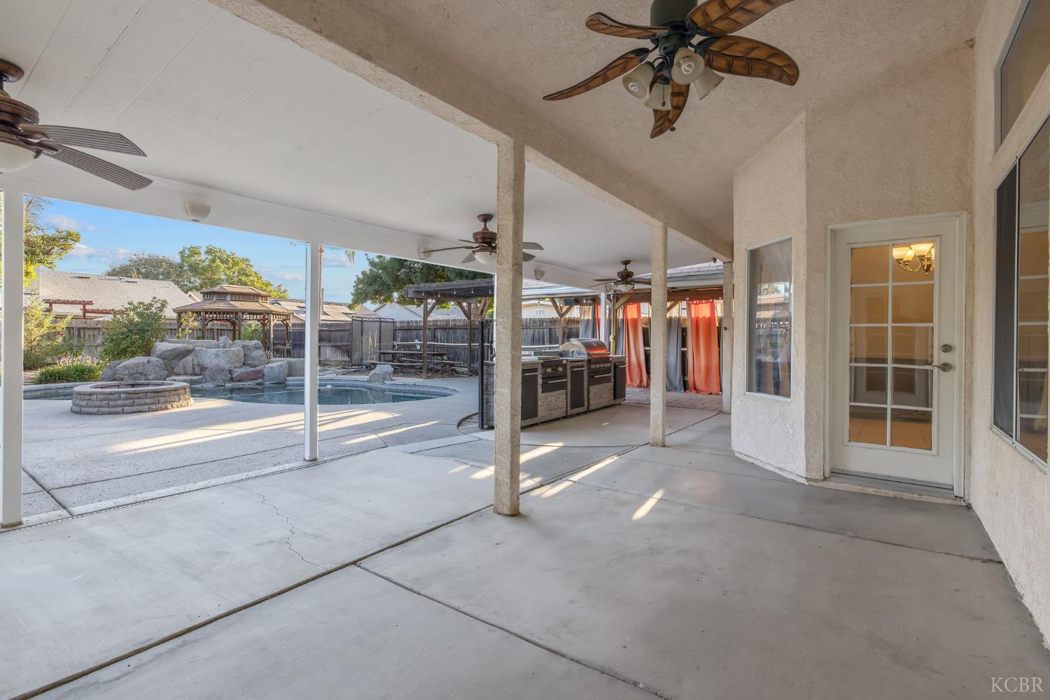 927 W Saffron St, Hanford, CA 93230