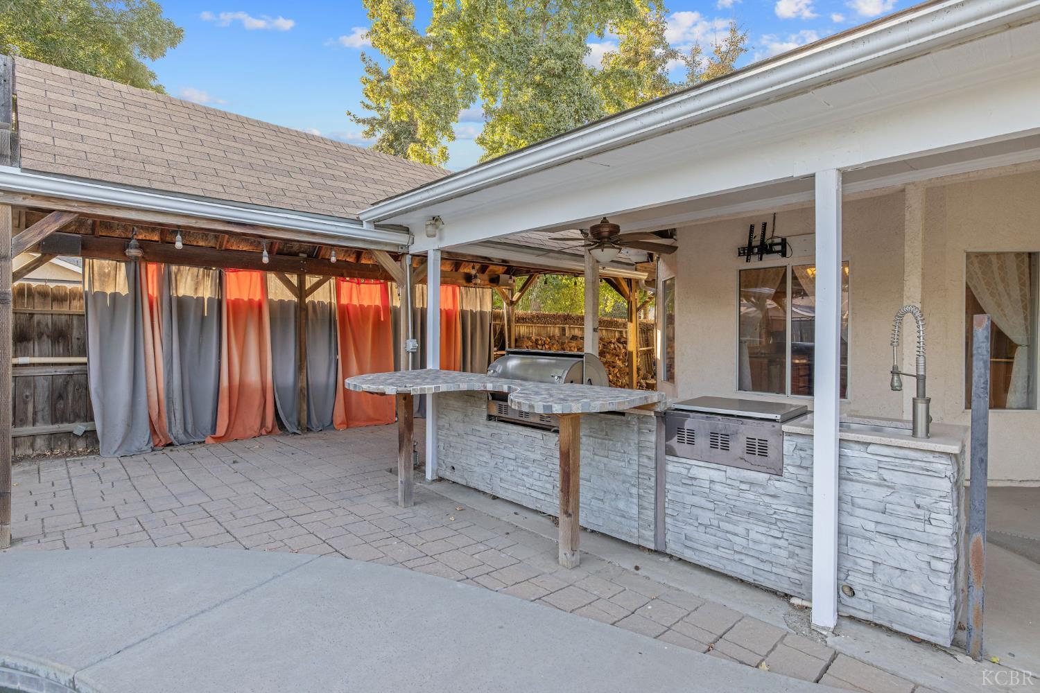 927 W Saffron St, Hanford, CA 93230