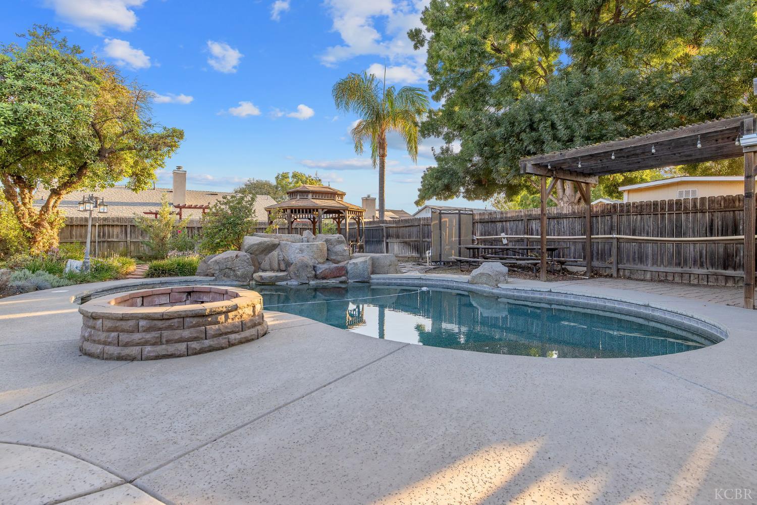 927 W Saffron St, Hanford, CA 93230