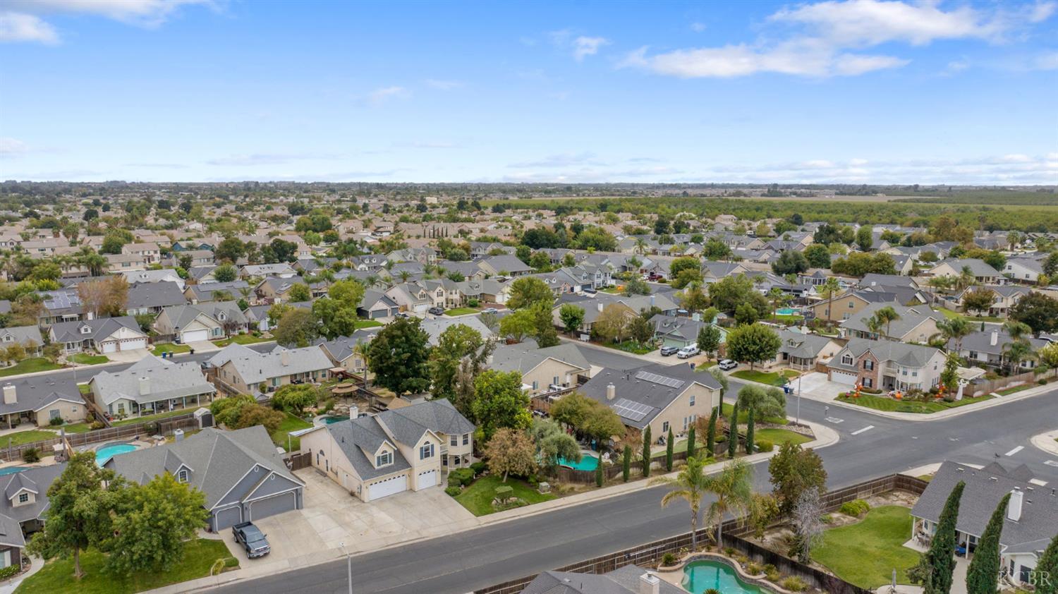 927 W Saffron St, Hanford, CA 93230