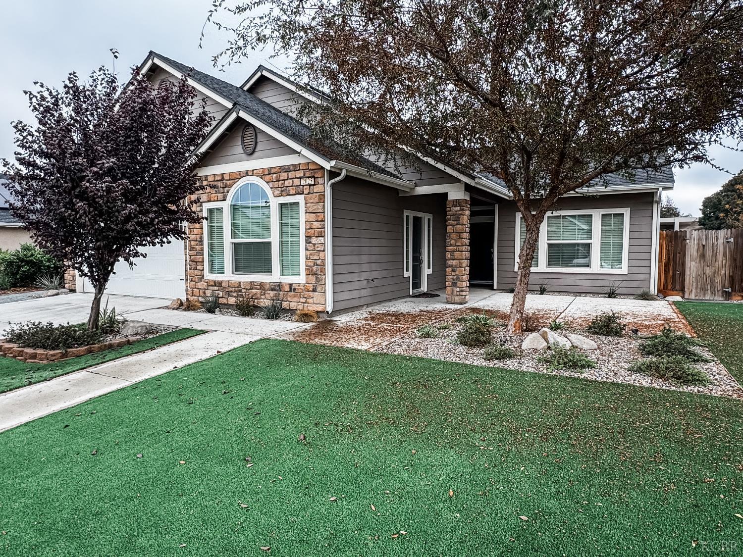 2025 Madeline Dr, Hanford, CA 93230